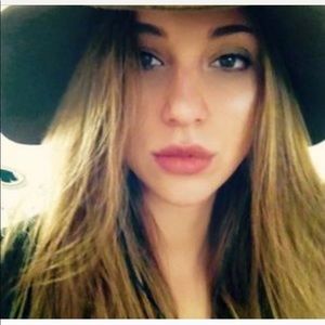 Meet your Posher, Anthia